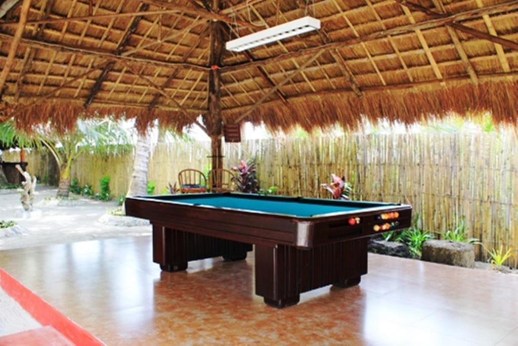 Cooper'S Beach Resort Lucbuan Exterior photo