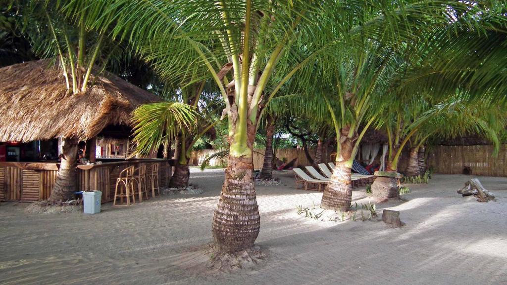 Cooper'S Beach Resort Lucbuan Exterior photo