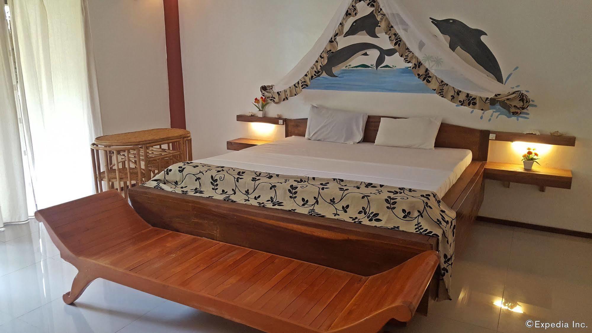 Cooper'S Beach Resort Lucbuan Exterior photo