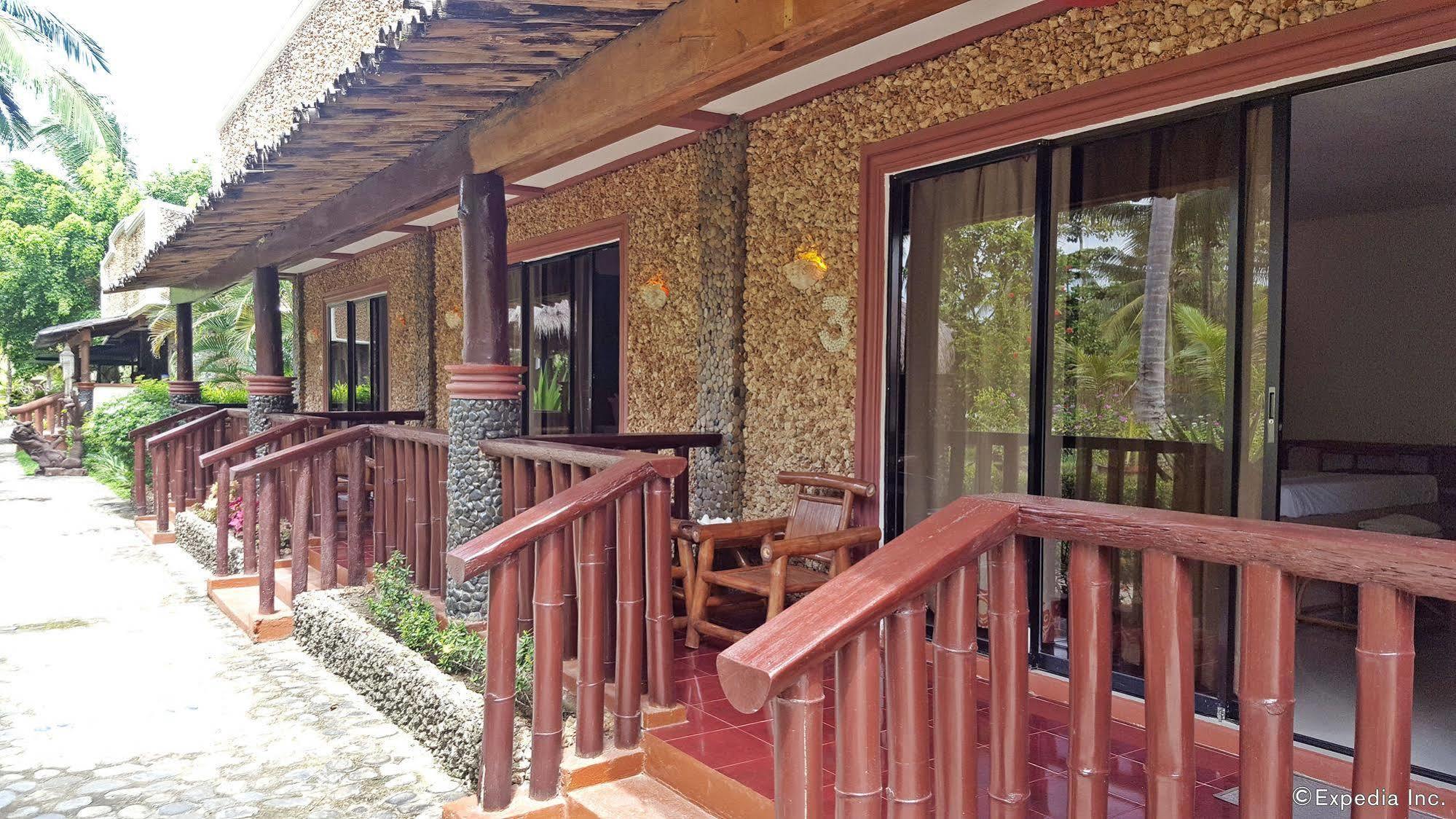 Cooper'S Beach Resort Lucbuan Exterior photo